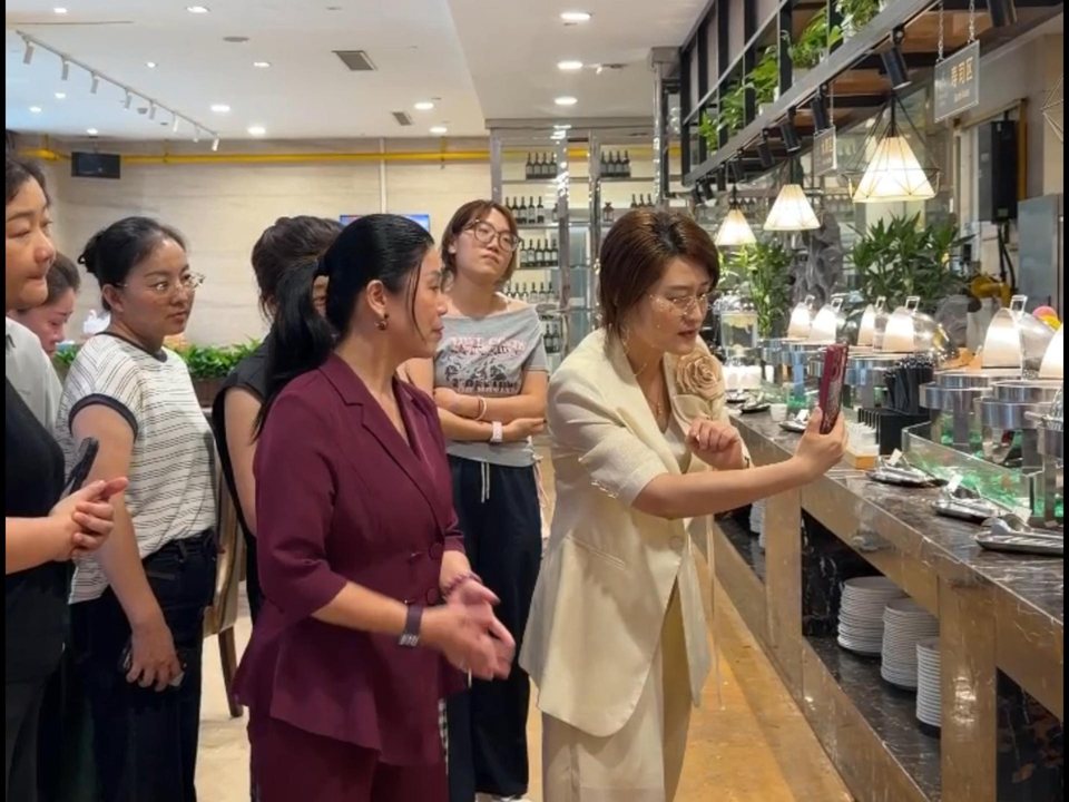佩总带学员拍摄 · 探店实拍